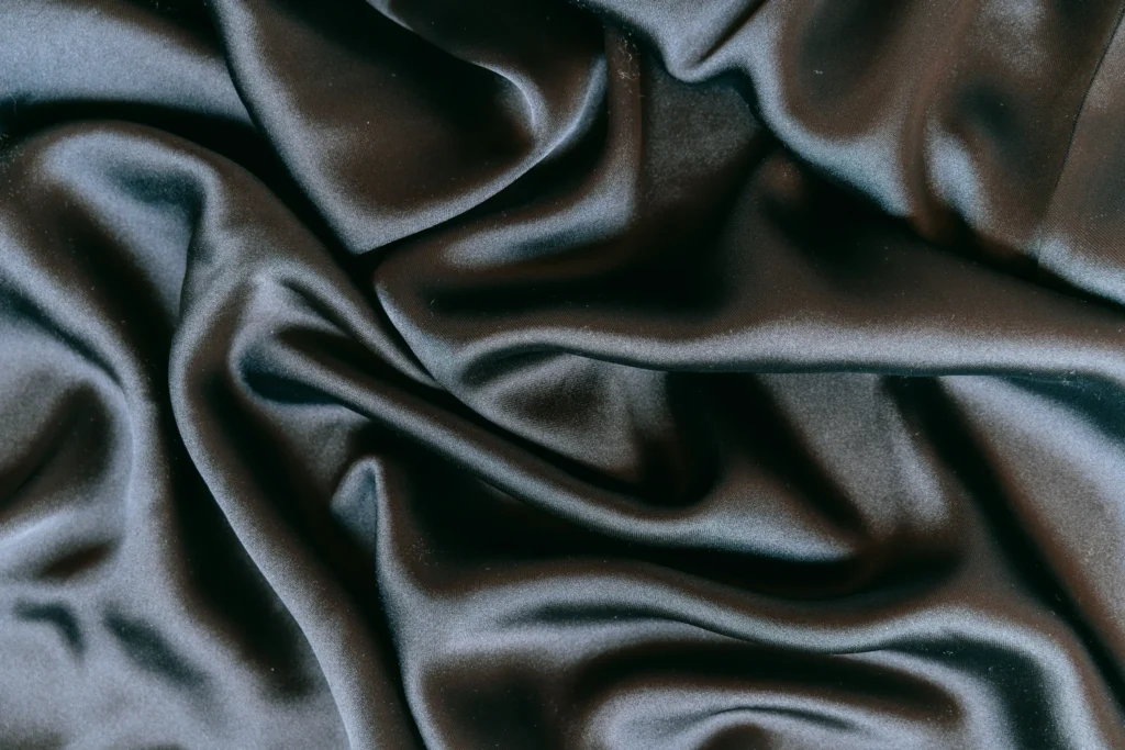 2. Fabric Mastery: The Science of Looking Expensive